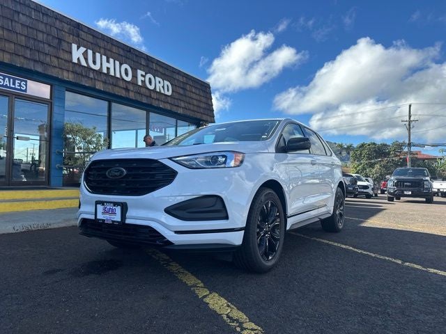 2023 Ford Edge SE in Oxford White — front three-quarter view